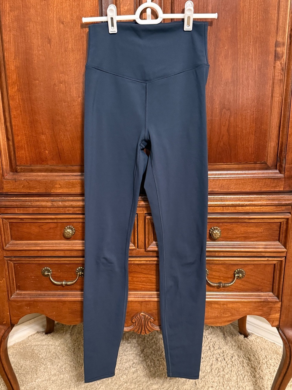 Vuori chilled out legging.  Size XS. Color: ink (dark navy blue)